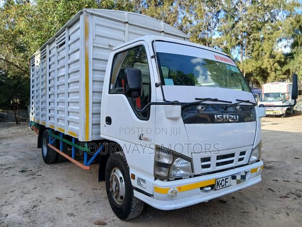 Isuzu NKR 2015