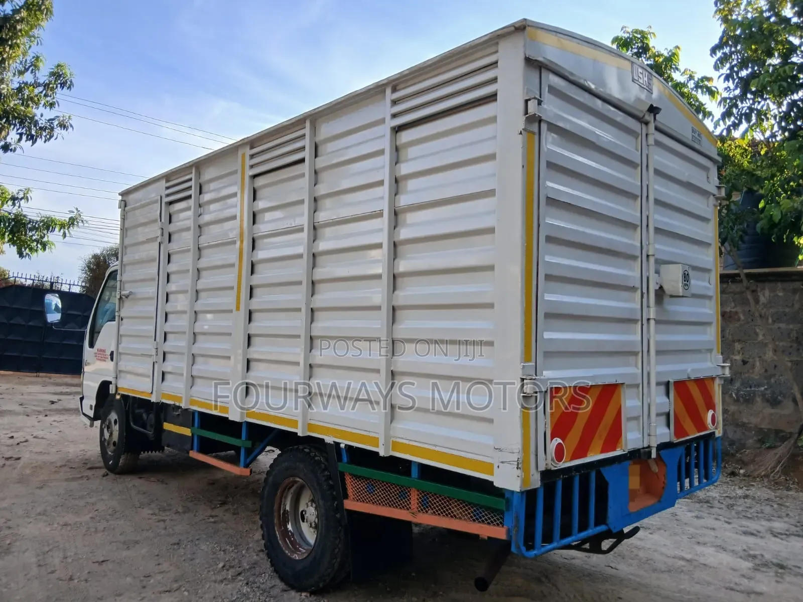 Isuzu NKR 2015