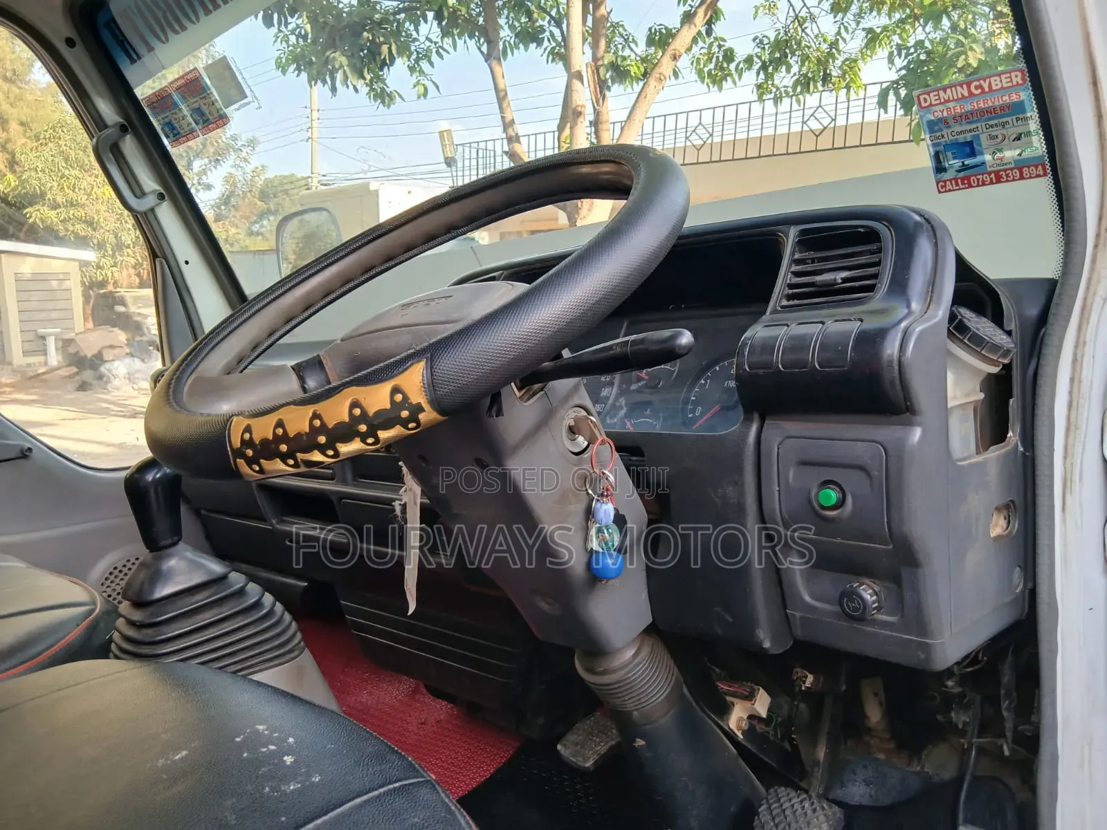 Isuzu NKR 2015