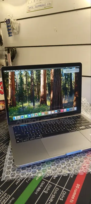 Laptop Apple MacBook Pro 2020 M1 8GB Apple M1 Pro SSD 512GB