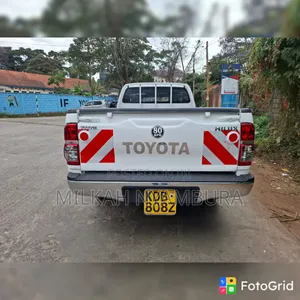 Toyota Hilux 2014 White