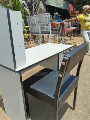 Manicure Table