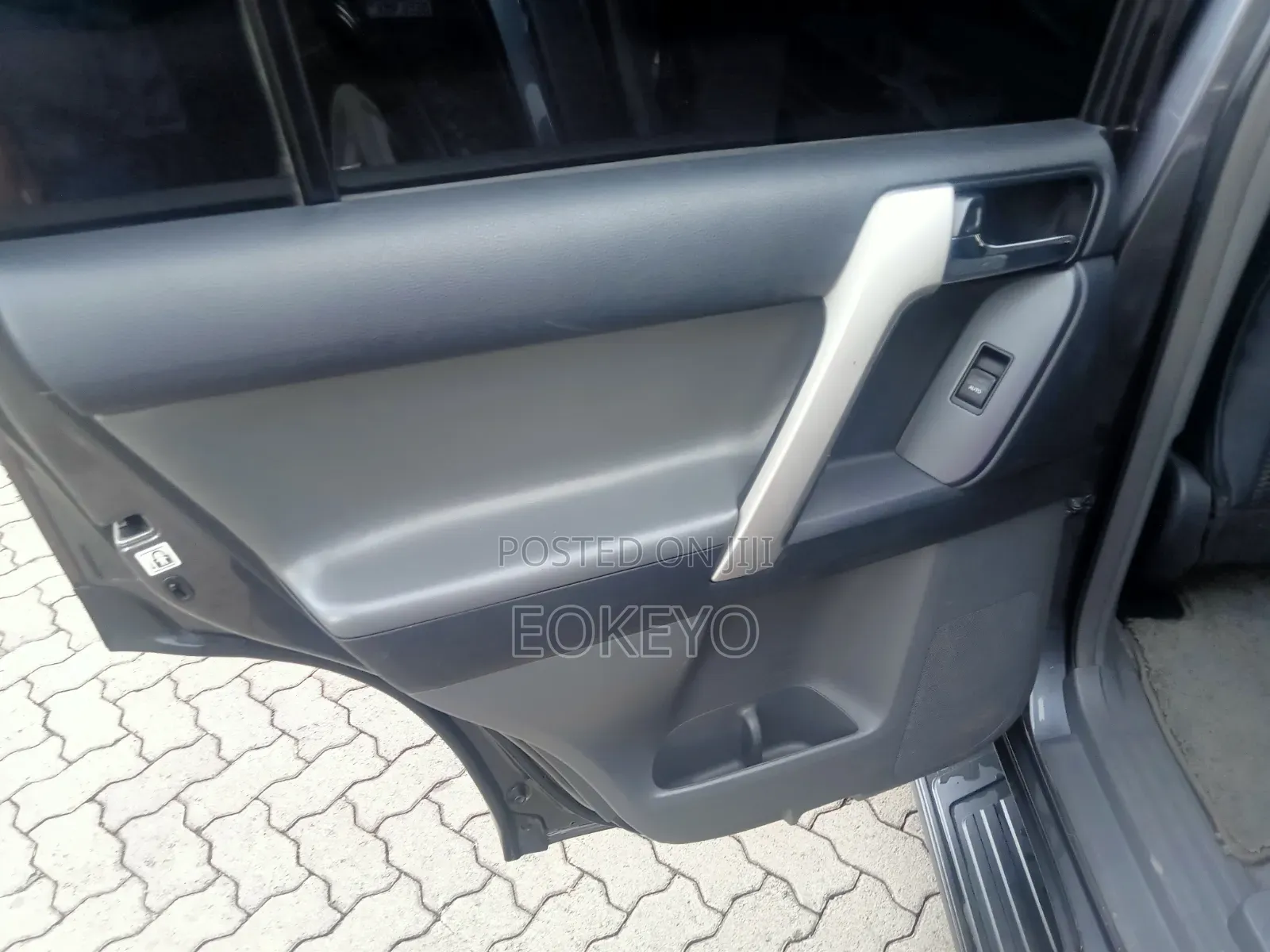 Toyota Land Cruiser Prado 2.7 i 2012 Gray