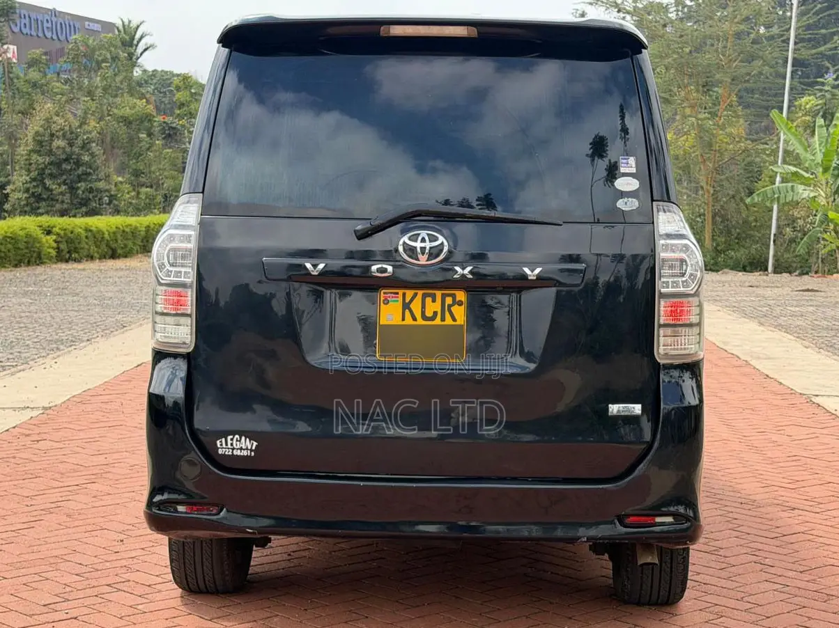Toyota Voxy 2011 Black