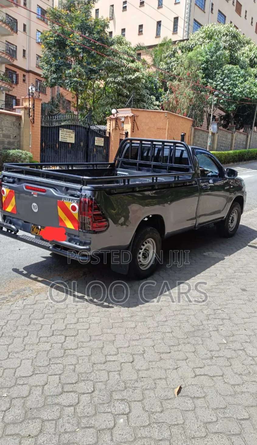 Toyota Hilux 2020 Silver