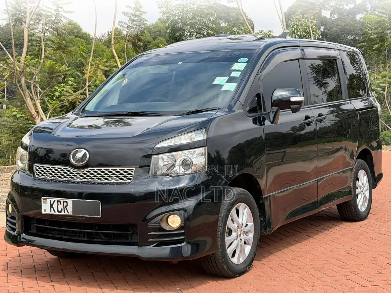 Toyota Voxy 2011 Black