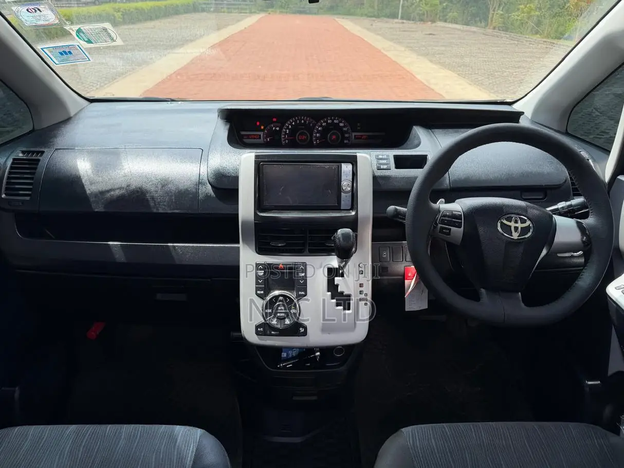 Toyota Voxy 2011 Black