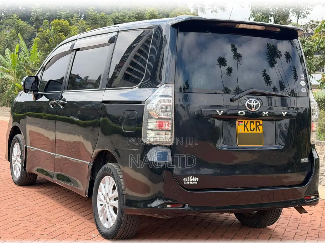 Toyota Voxy 2011 Black