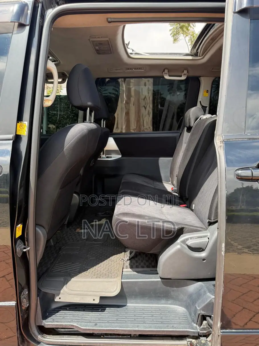 Toyota Voxy 2011 Black