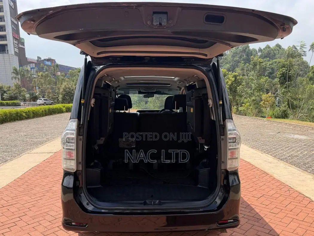 Toyota Voxy 2011 Black