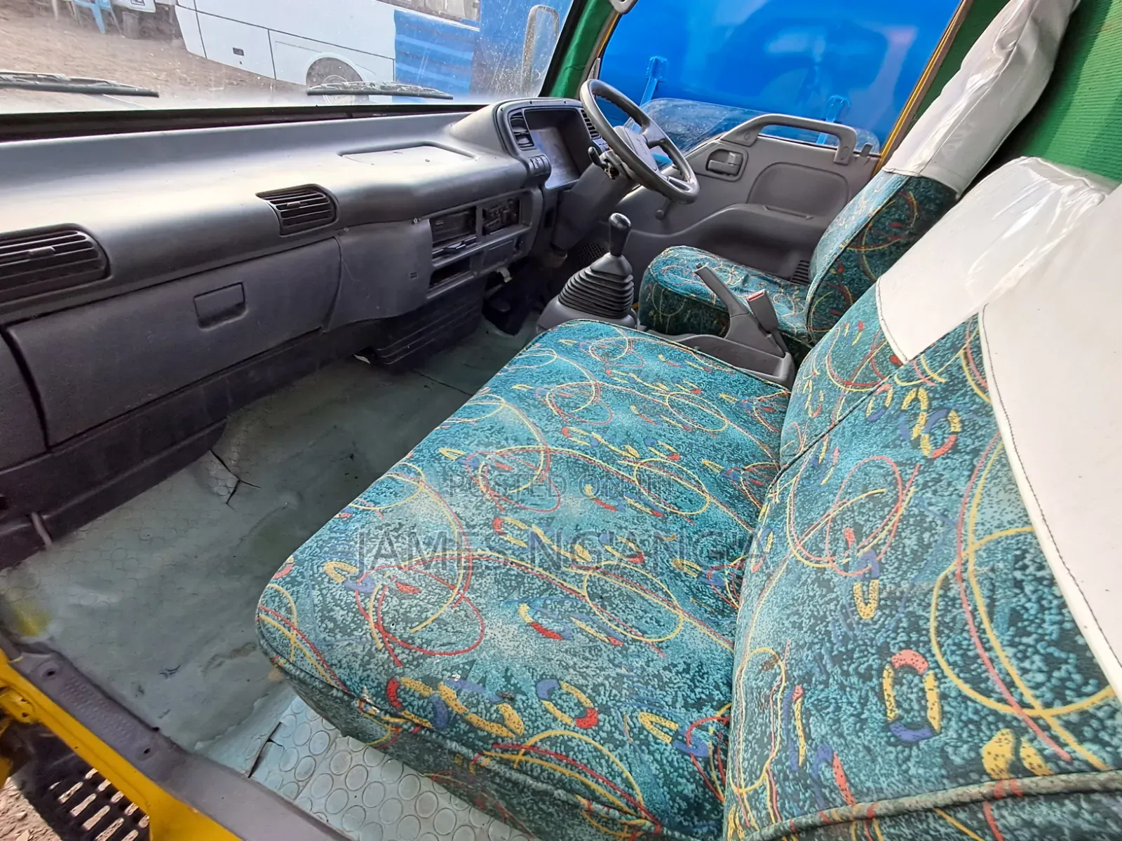 Isuzu NQR 2015 Yellow