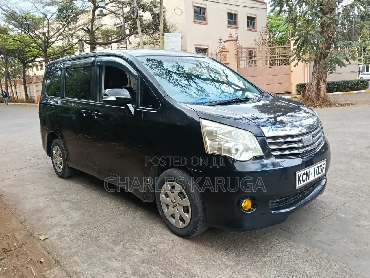 Toyota Noah 2010 Black