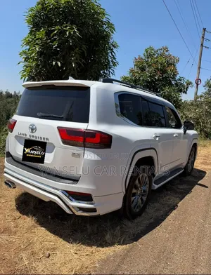 Landcruiser LC300 for Hire(Chauffeured)