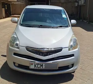 Toyota Ractis 1.5 FWD 2010 Silver