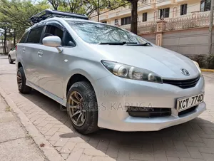 Toyota Wish 2013 Silver