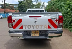 Toyota Hilux 2016 White