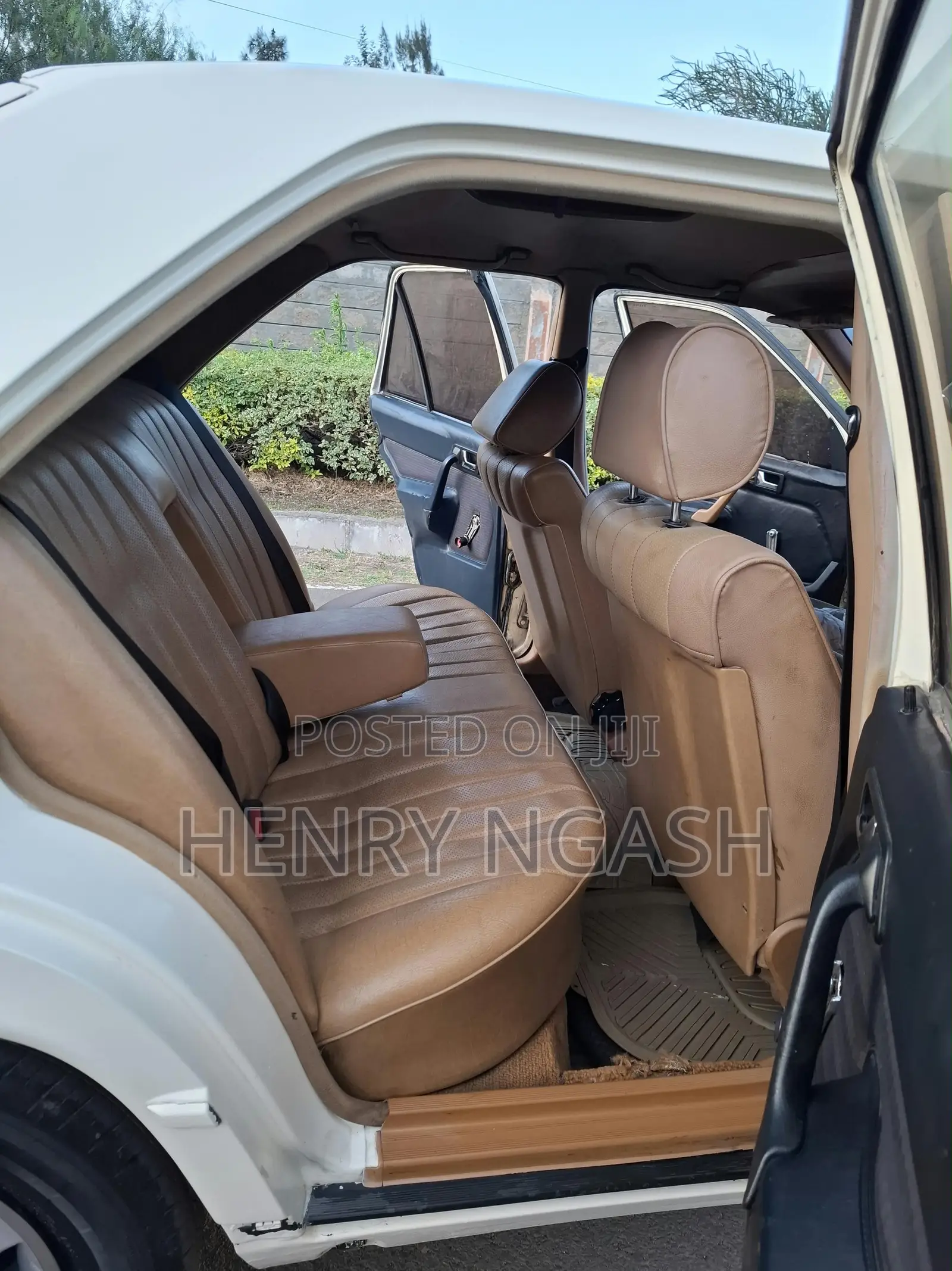 Mercedes-Benz W124 1985 Beige