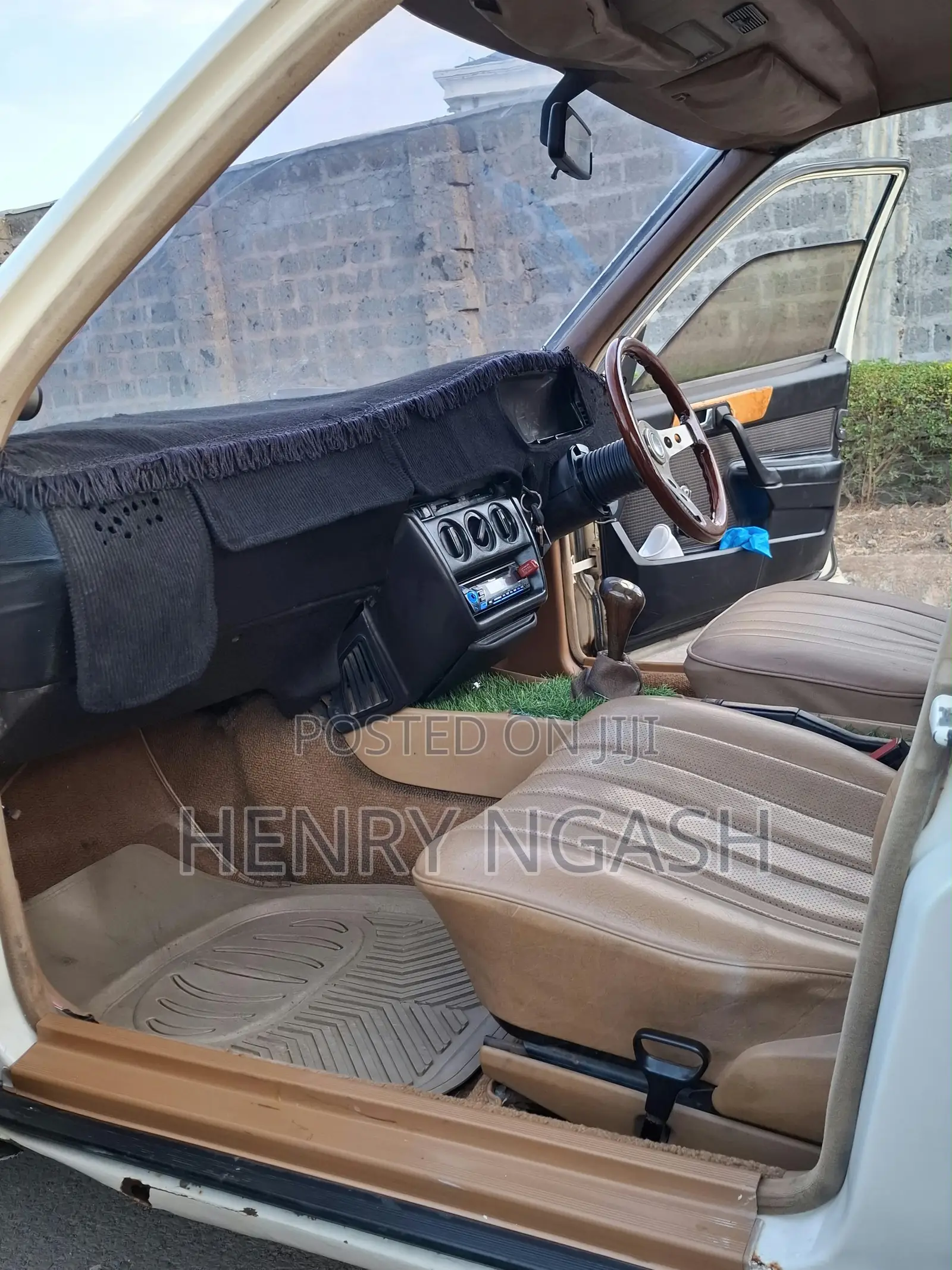Mercedes-Benz W124 1985 Beige