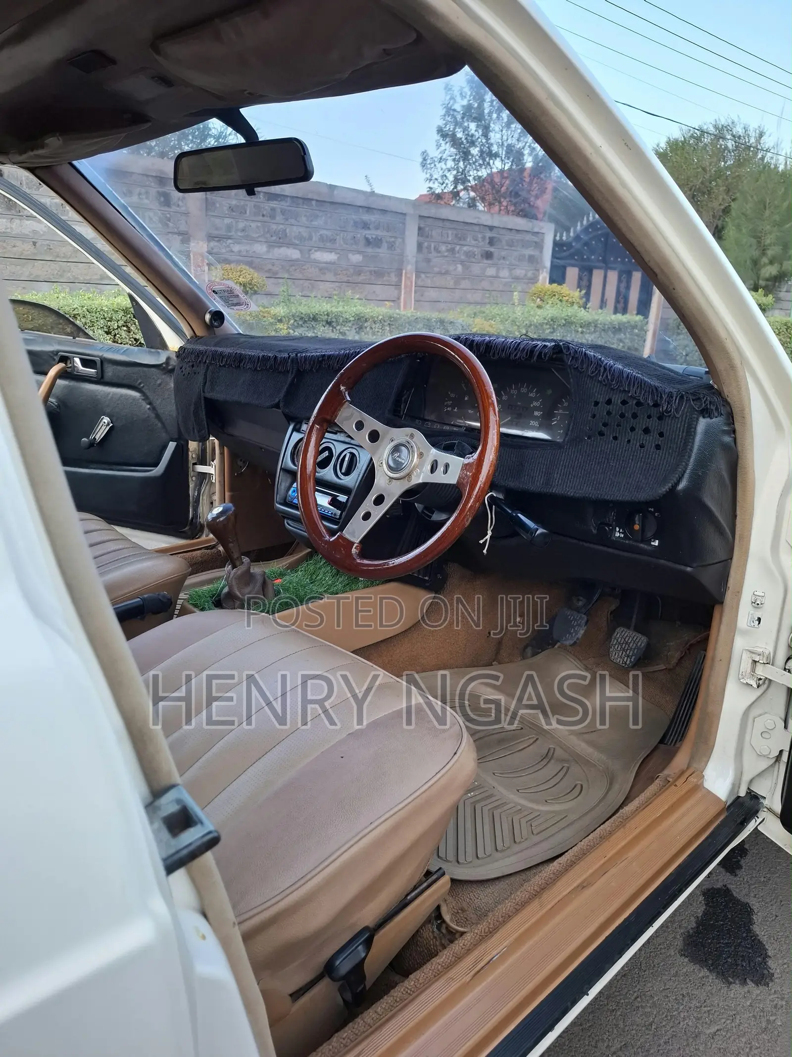 Mercedes-Benz W124 1985 Beige
