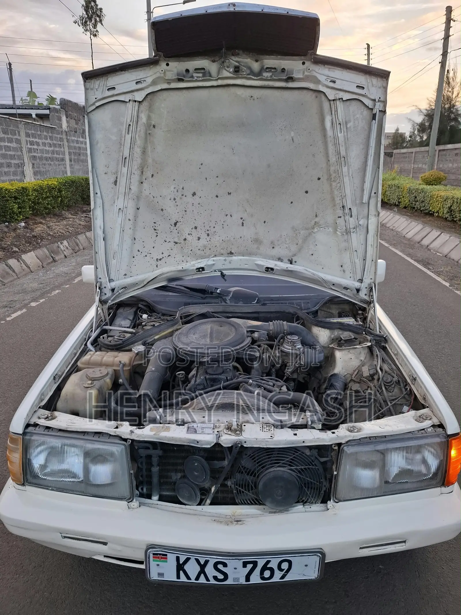 Mercedes-Benz W124 1985 Beige