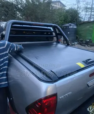 Sliding Roller Shutter Lid Hilux Installed - High Quality