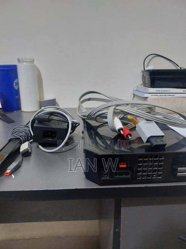 Black Nintendo Wii Without Remotes - thumbnail 4