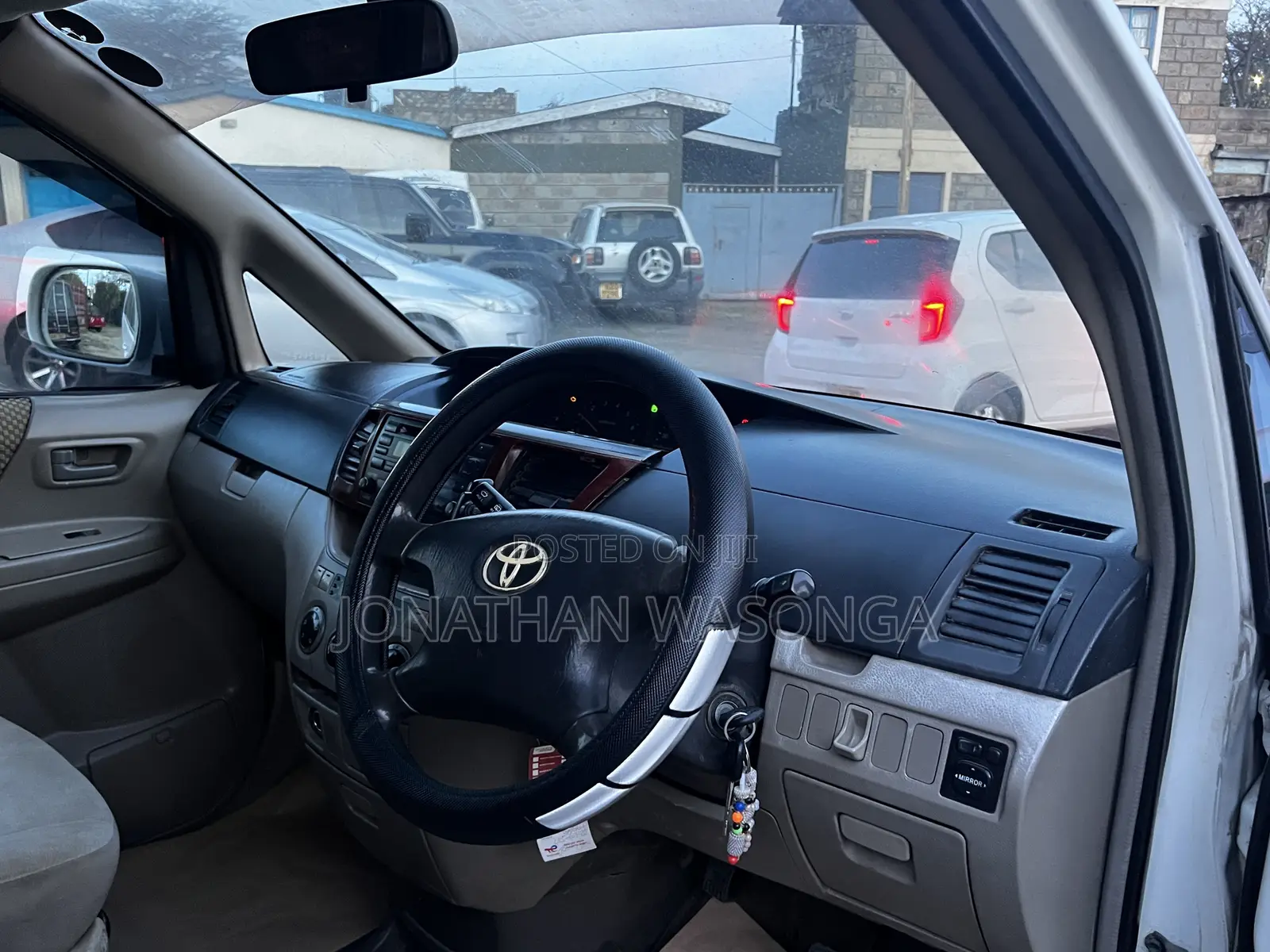 Toyota Noah 2.0 FWD (8 Seater) 2006 White