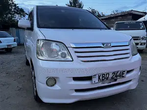 Toyota Noah 2.0 FWD (8 Seater) 2006 White