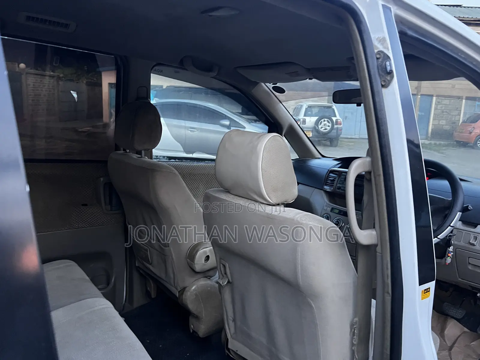 Toyota Noah 2.0 FWD (8 Seater) 2006 White