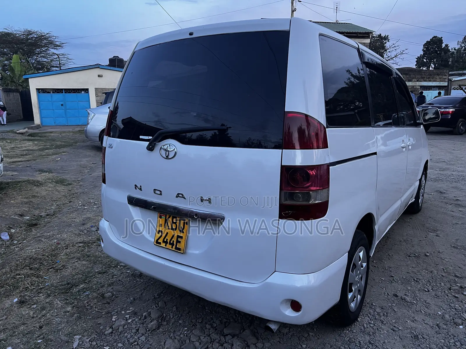 Toyota Noah 2.0 FWD (8 Seater) 2006 White