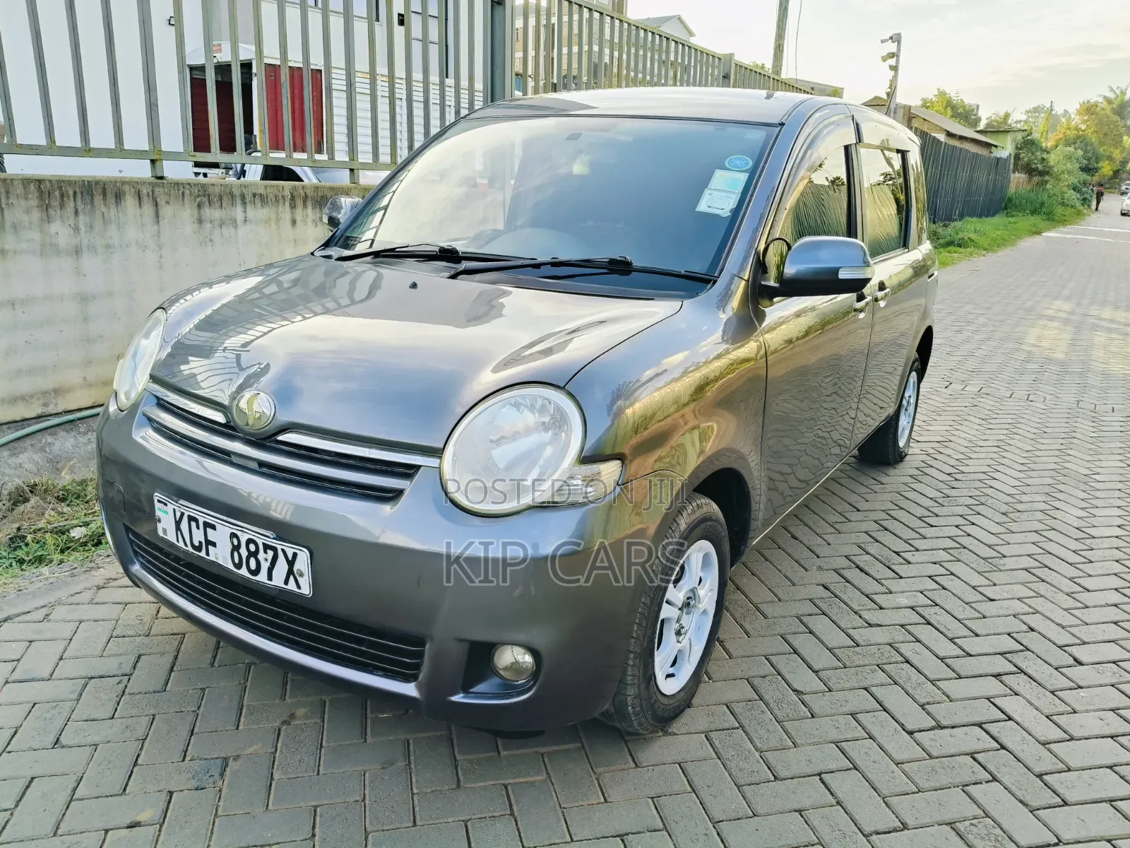 Toyota Sienta 1.5 FWD 2009 Gray