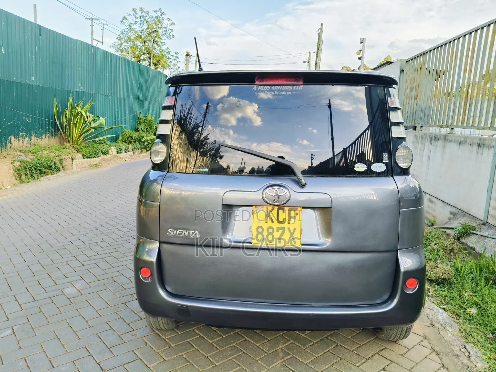 Toyota Sienta 1.5 FWD 2009 Gray