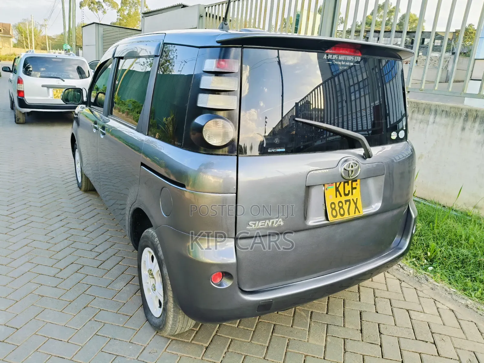 Toyota Sienta 1.5 FWD 2009 Gray