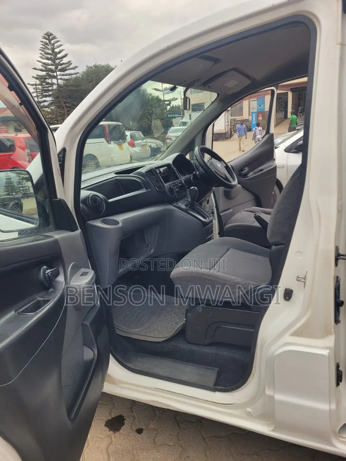 Nissan NV1500 2012 White