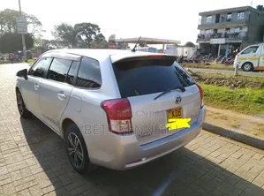 Toyota Corolla Fielder 1.5 Hybrid FWD 2014 Silver