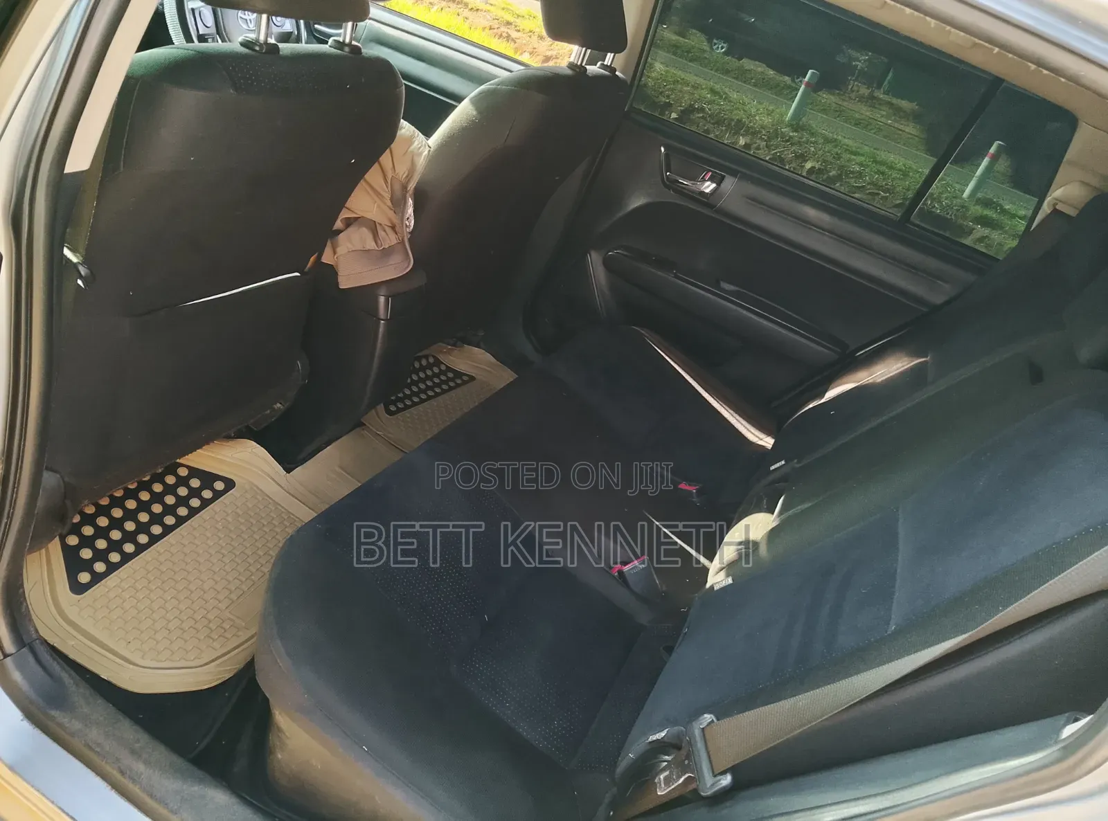 Toyota Corolla Fielder 1.5 Hybrid FWD 2014 Silver