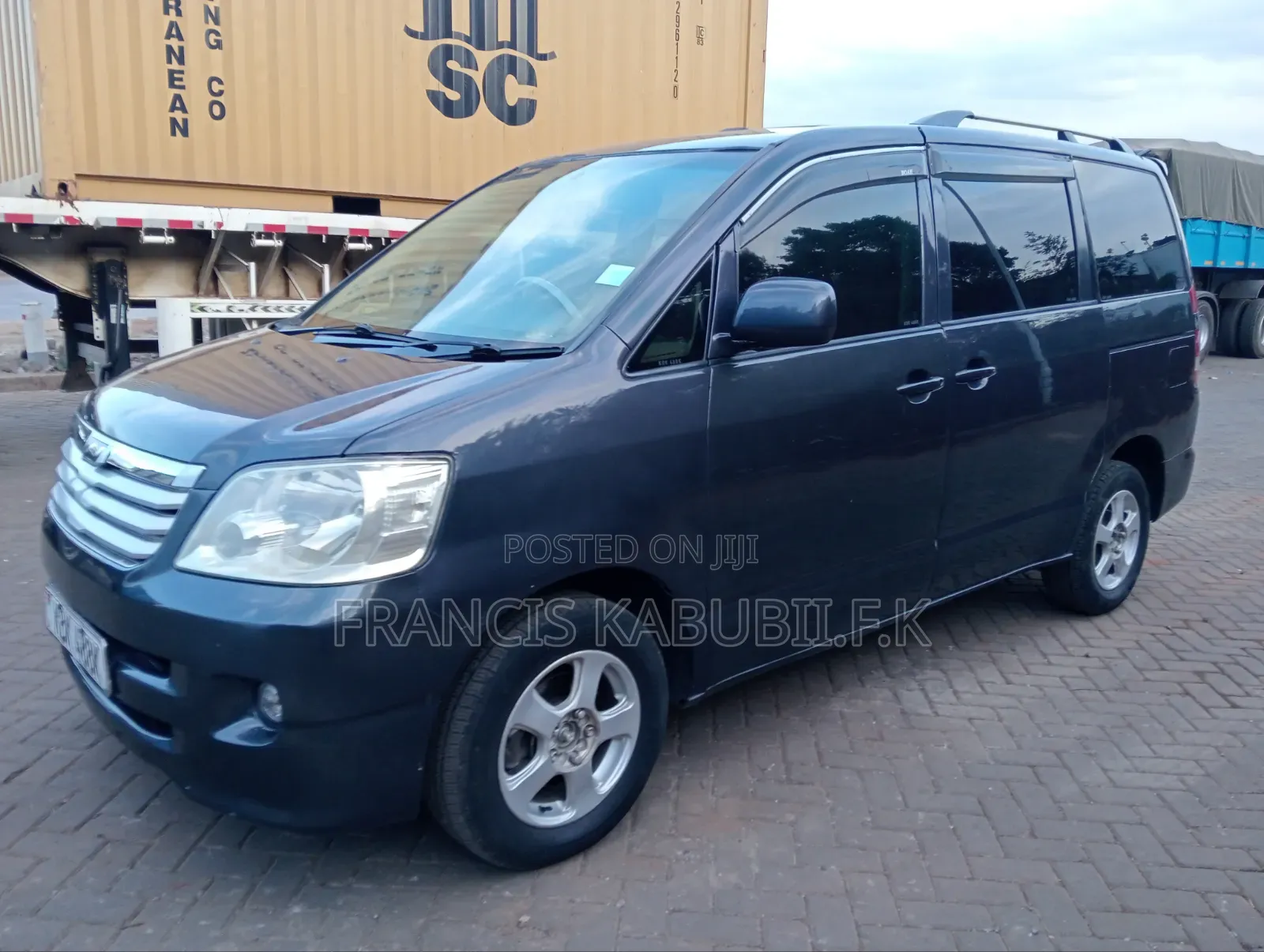 Toyota Noah 2.0 AWD (8 Seater) 2003 Gray