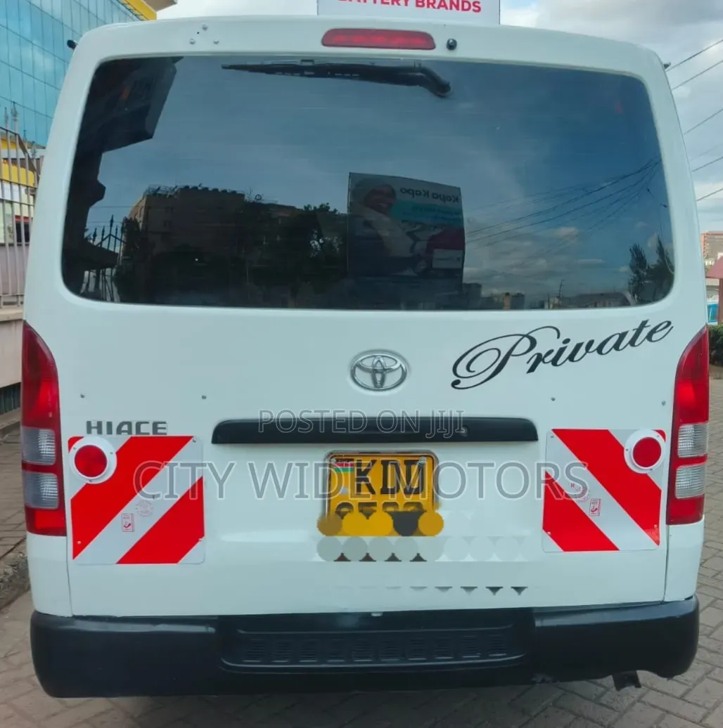 Toyota HiAce 2014 White