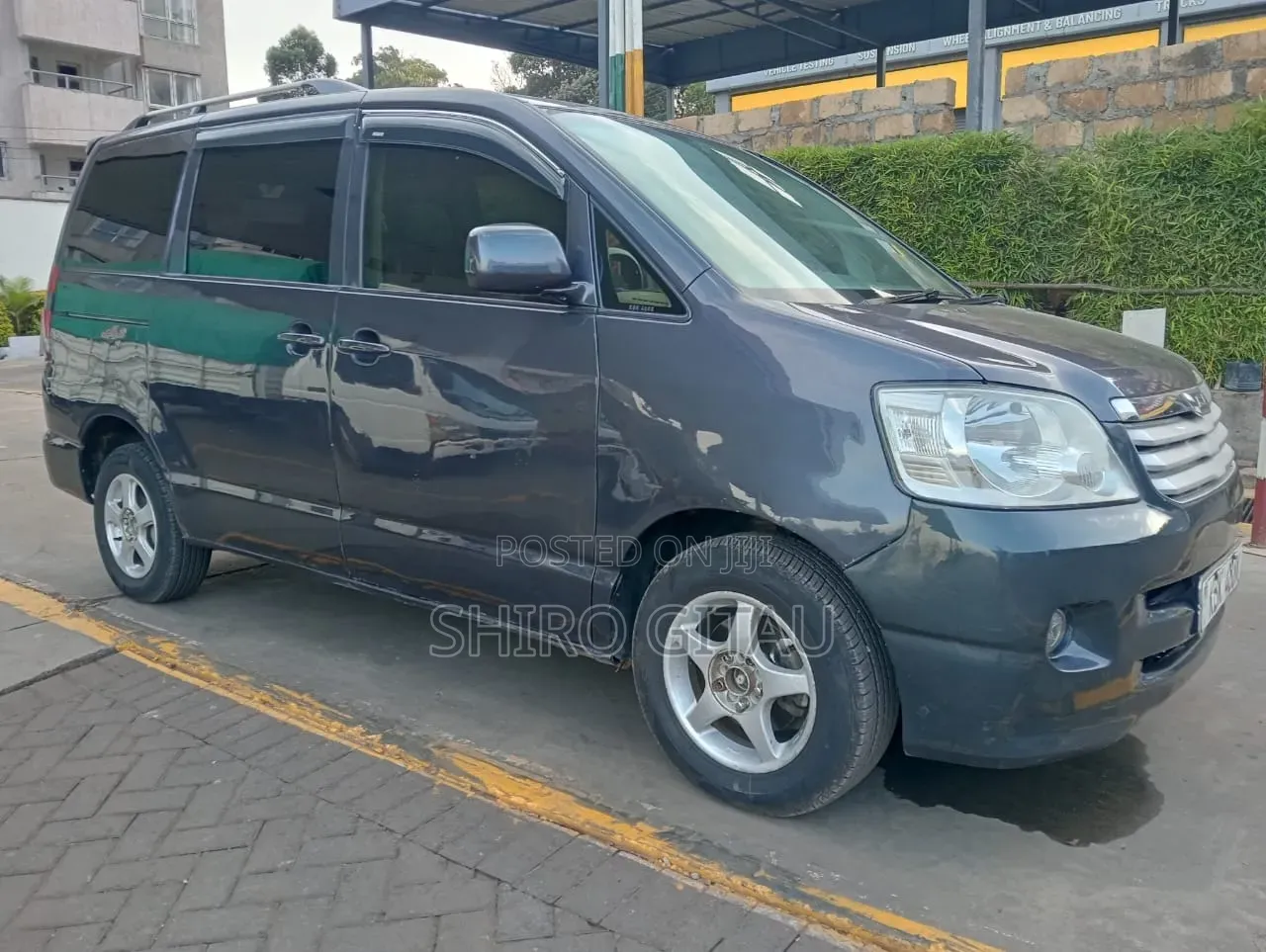 Toyota Noah 2.0 FWD (8 Seater) 2003 Black