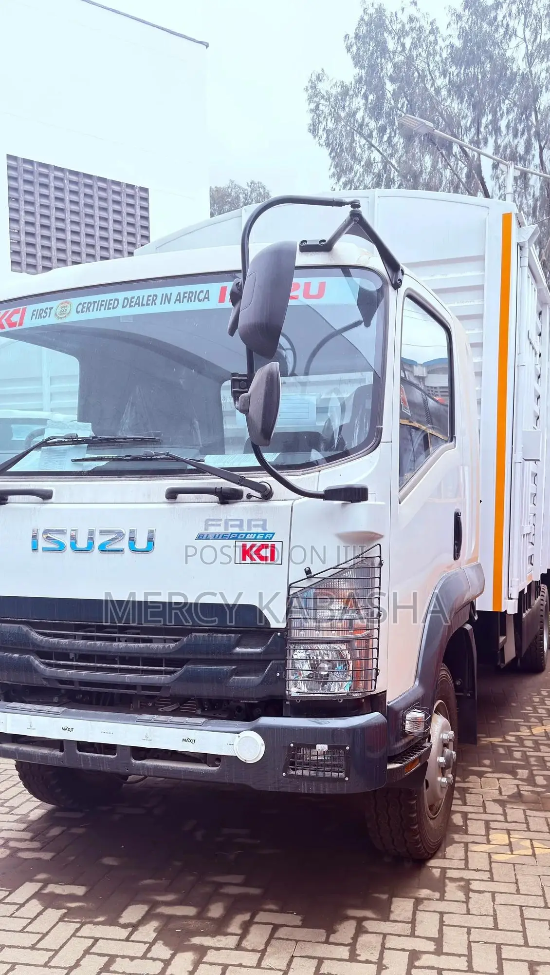 Isuzu FRR 2026 White