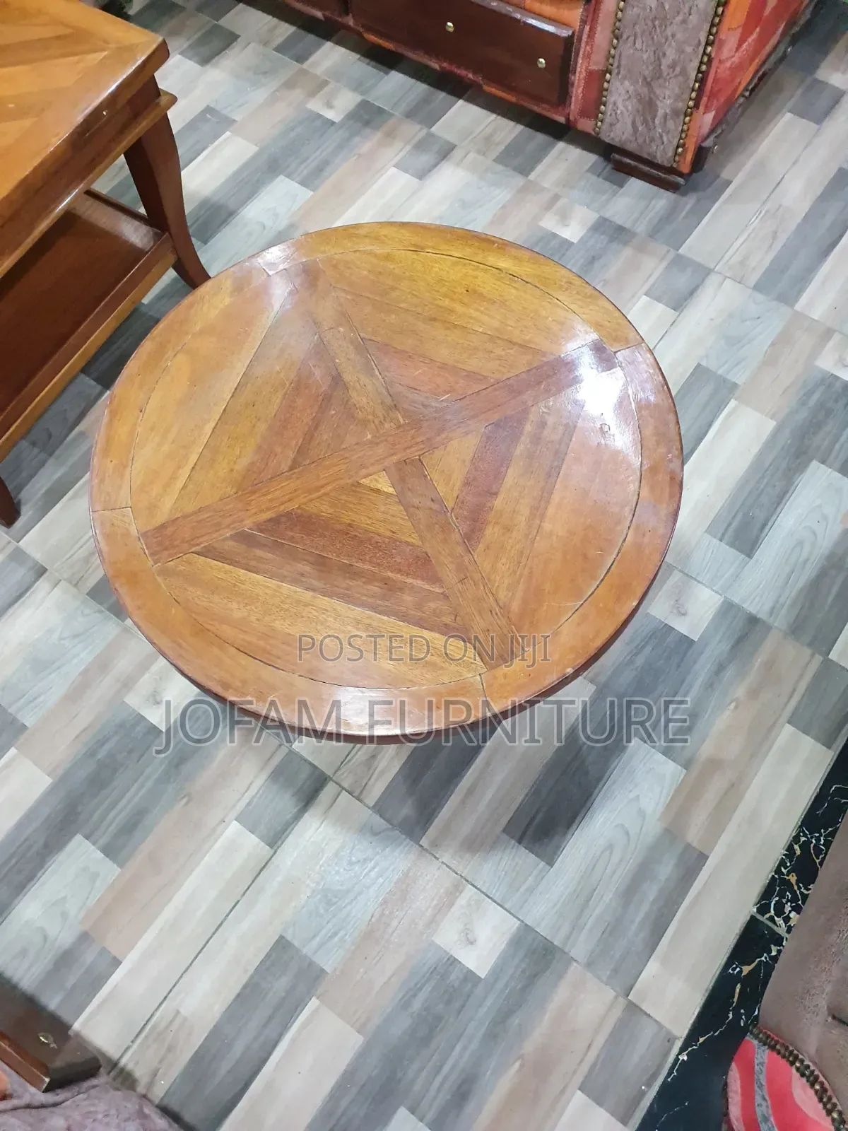 Round Mahogany Pedestal Side Table — Inlaid Wood Design