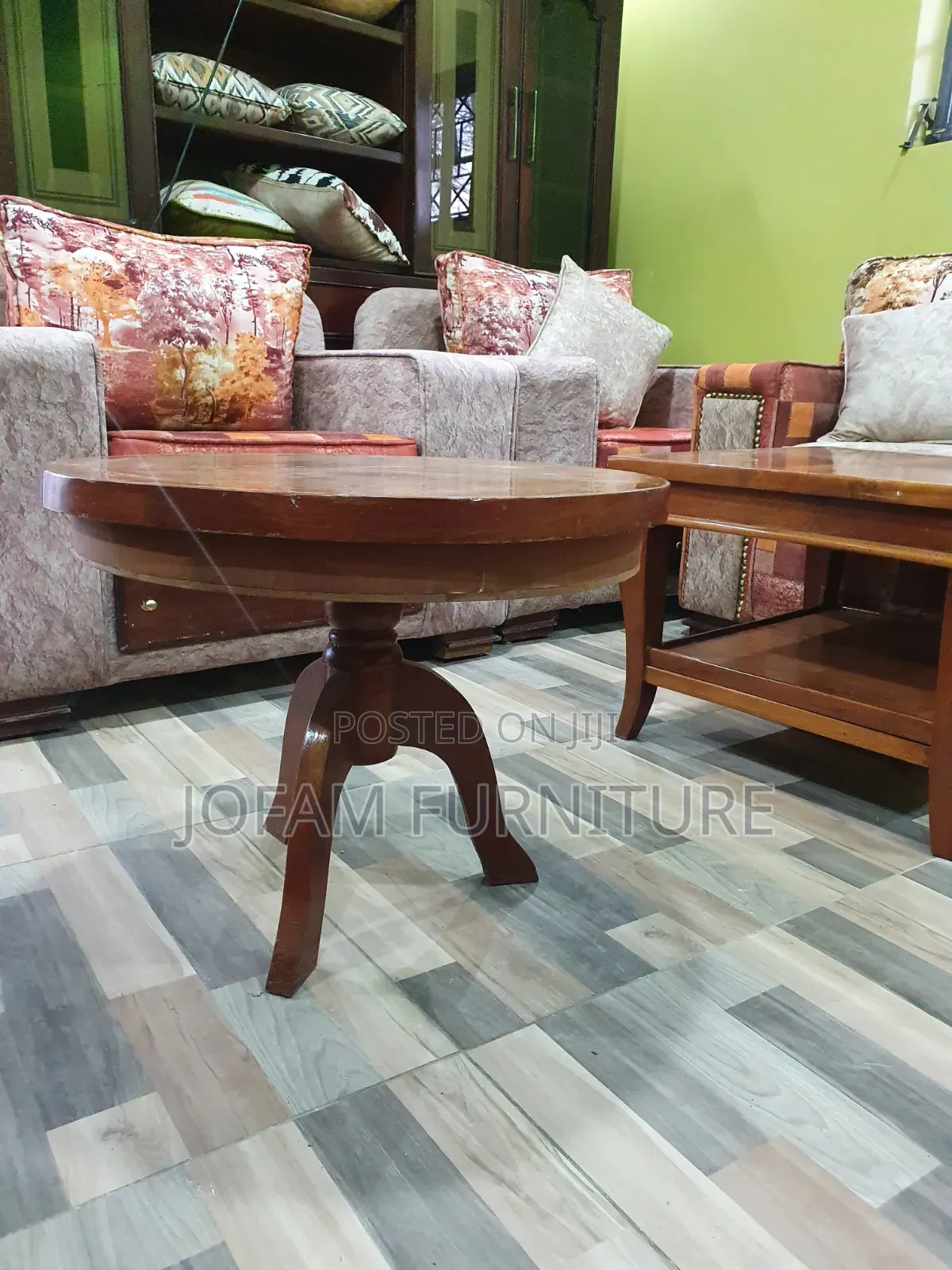 Round Mahogany Pedestal Side Table — Inlaid Wood Design