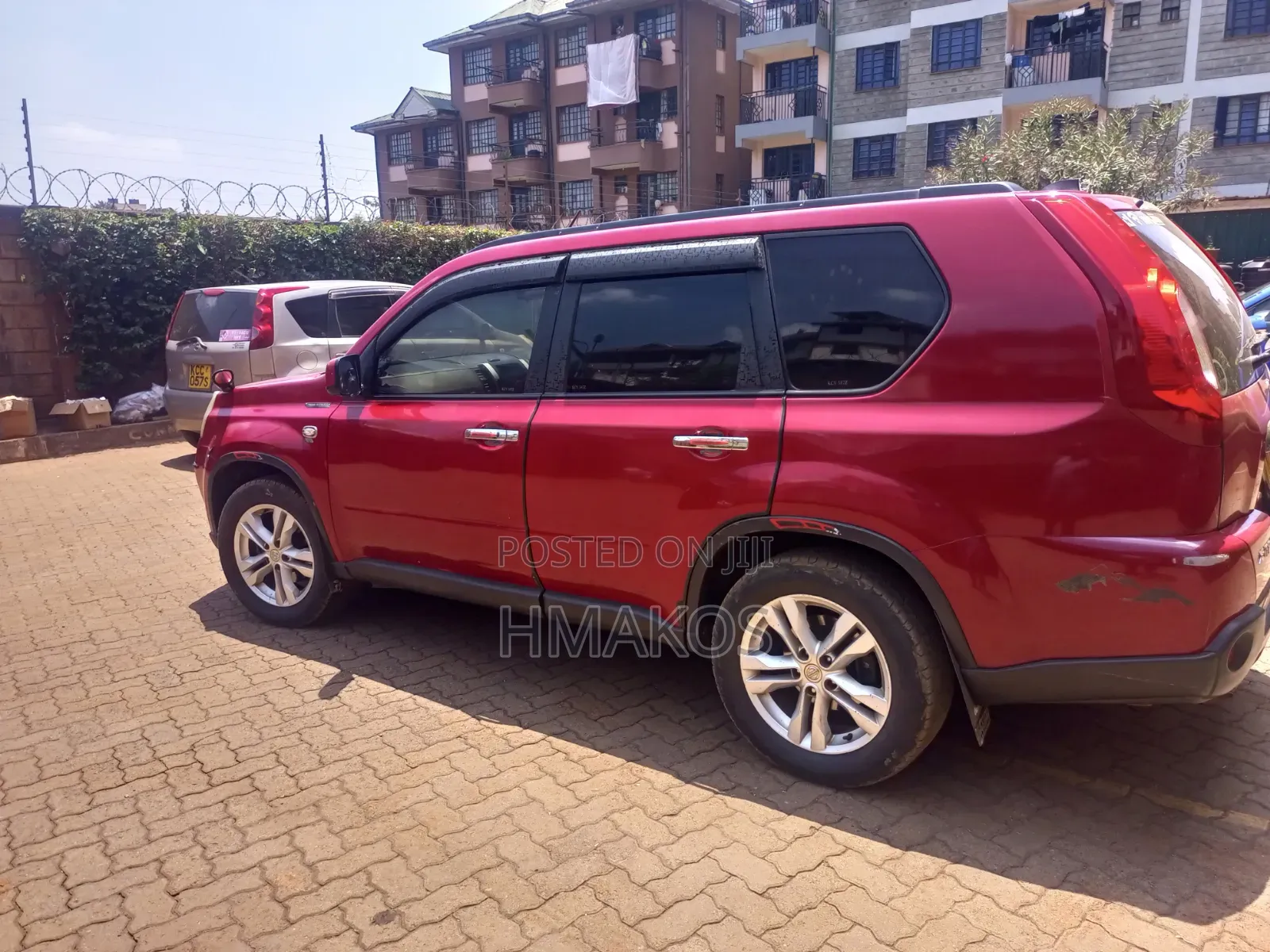 Nissan X-Trail 2.0 Petrol XE 2011 Red