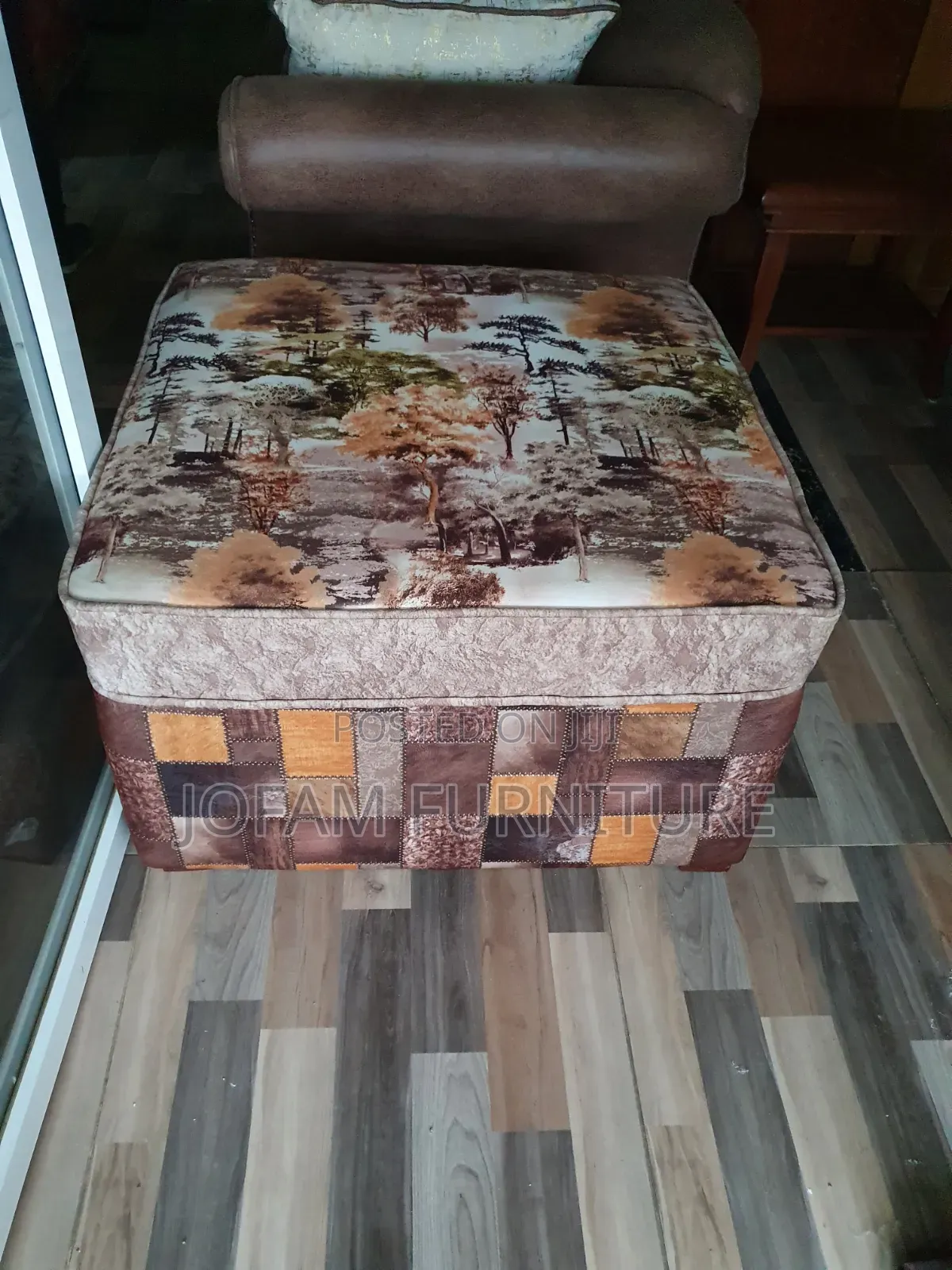Ottoman / Pouf Footrest