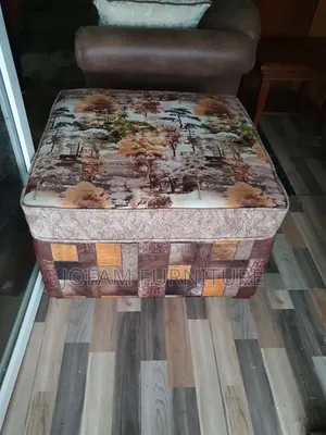 Ottoman / Pouf Footrest