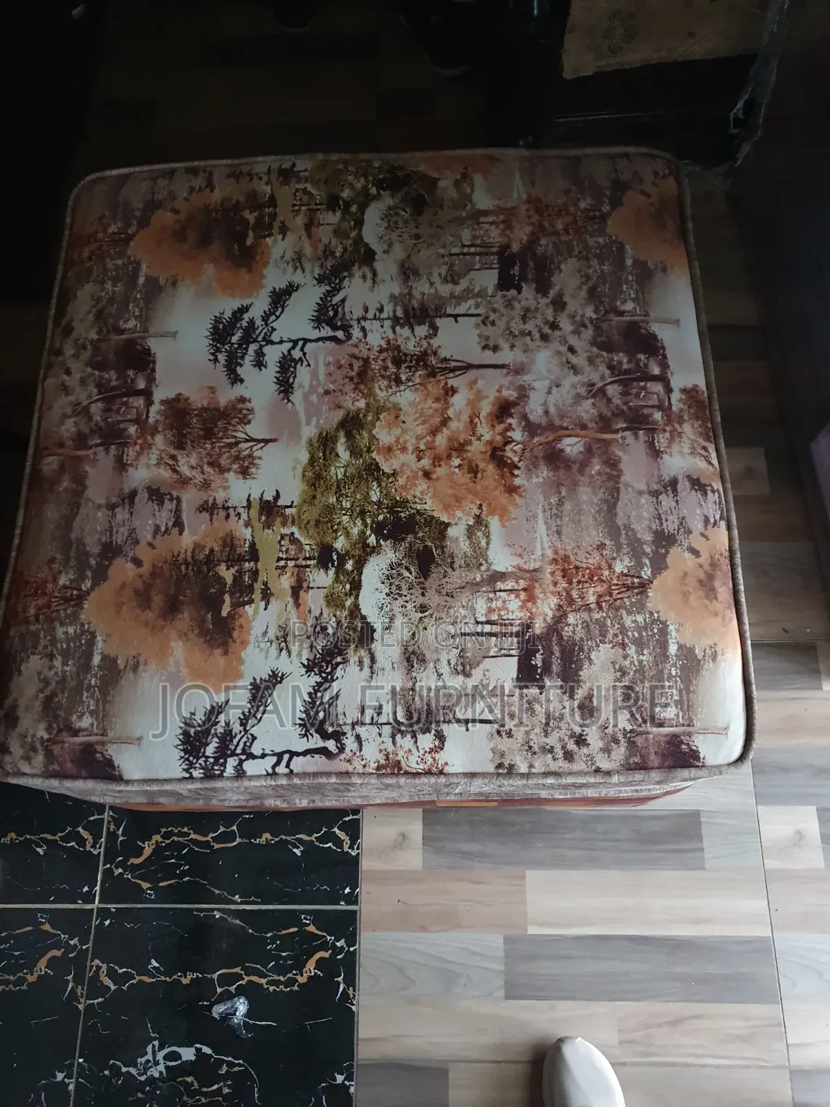 Ottoman / Pouf Footrest
