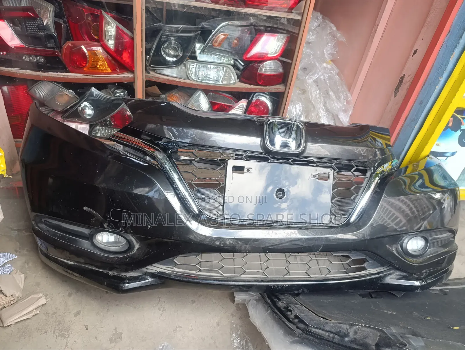 Honda Vezel Front Bumper Complete With Foglights and Covers