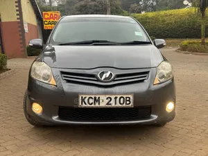Toyota Auris 2011 Brown