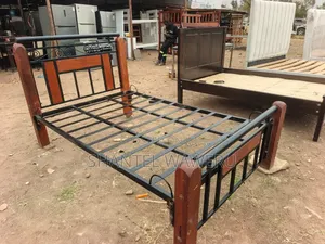 4x6 Bed at 
Mahogany+ Metal