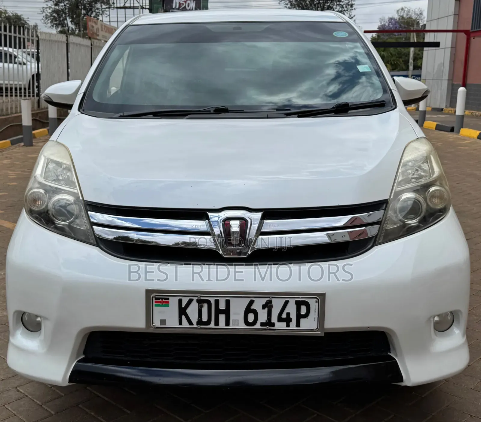 Toyota ISIS 1.8 Platana 2WD 2015 White